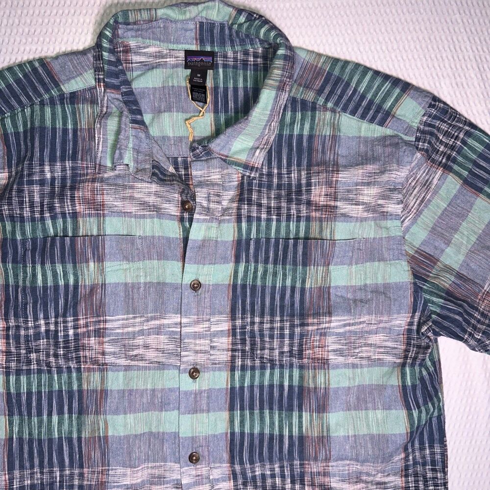 Patagonia M's Puckerware Shirt Men's Size M Plaid Short Sleeve Outdoors Preppy